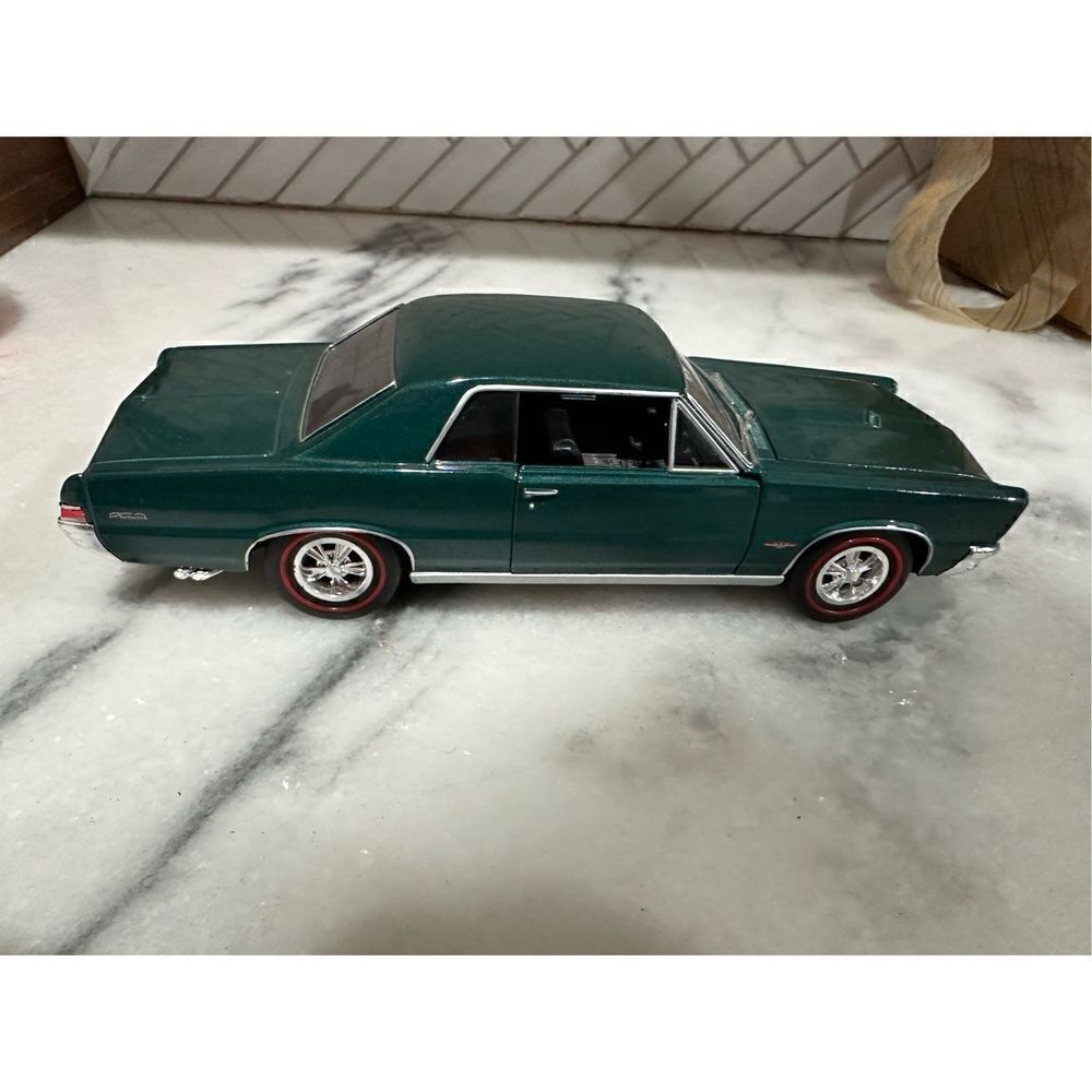 Welly 1965 Pontiac CTO Green Model Car Opening Doors & Hood